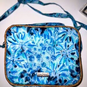 COPY - Lilly Pulitzer insulated lunch bag  blue in a GUC
